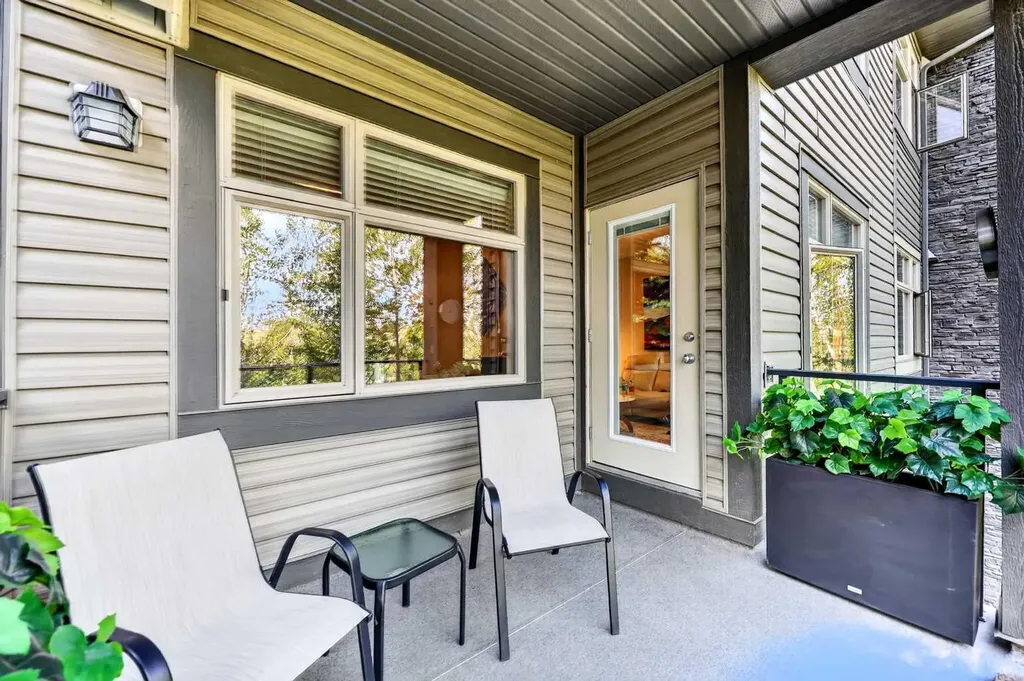 35 Aspenmont Heights SW Calgary AB T3H 0E5