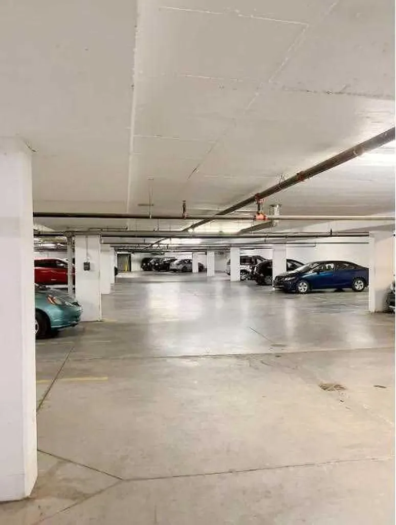 35 Aspenmont Heights SW Calgary AB T3H 0E5