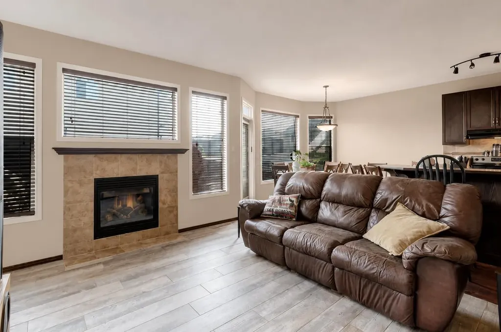 265 Brightonwoods Gardens SE Calgary AB T2Z0T4