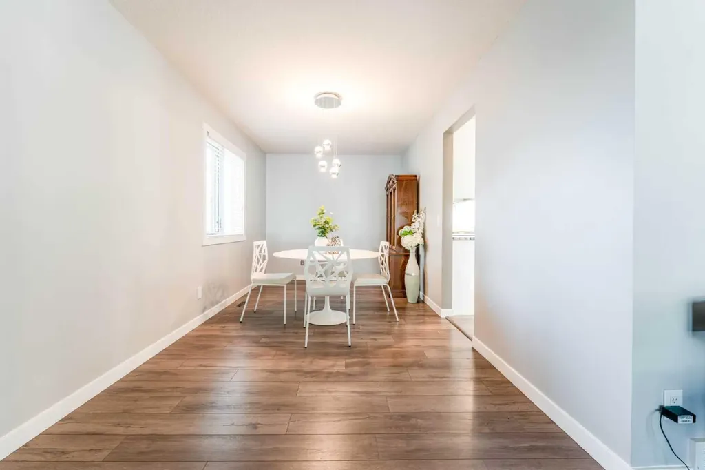 145 Hawkdale Circle NW Calgary AB T3G 2W9