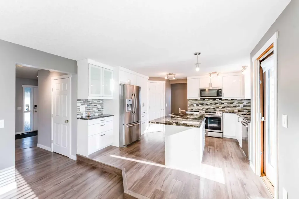 145 Hawkdale Circle NW Calgary AB T3G 2W9