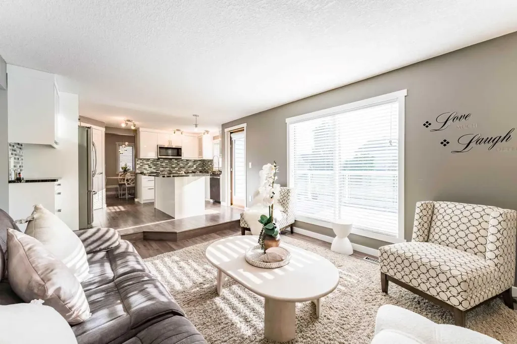 145 Hawkdale Circle NW Calgary AB T3G 2W9