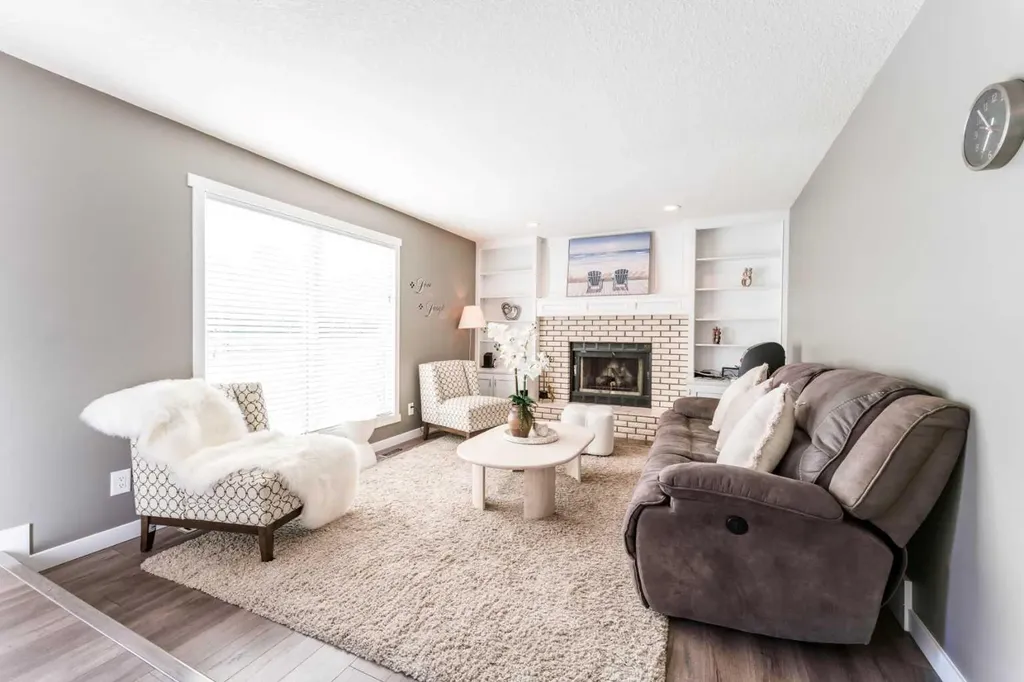 145 Hawkdale Circle NW Calgary AB T3G 2W9