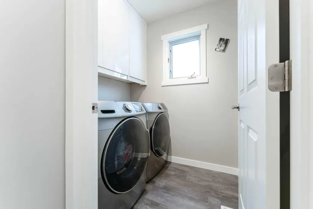 145 Hawkdale Circle NW Calgary AB T3G 2W9