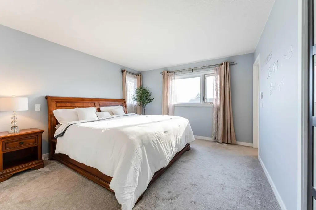 145 Hawkdale Circle NW Calgary AB T3G 2W9