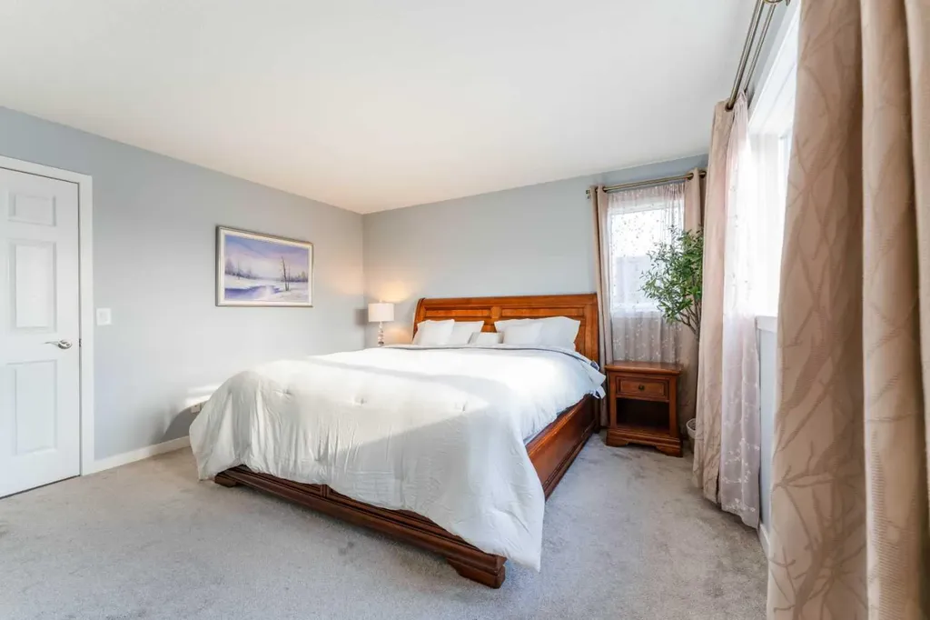 145 Hawkdale Circle NW Calgary AB T3G 2W9