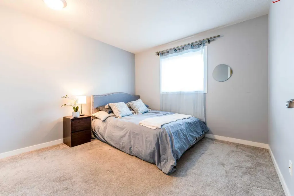 145 Hawkdale Circle NW Calgary AB T3G 2W9
