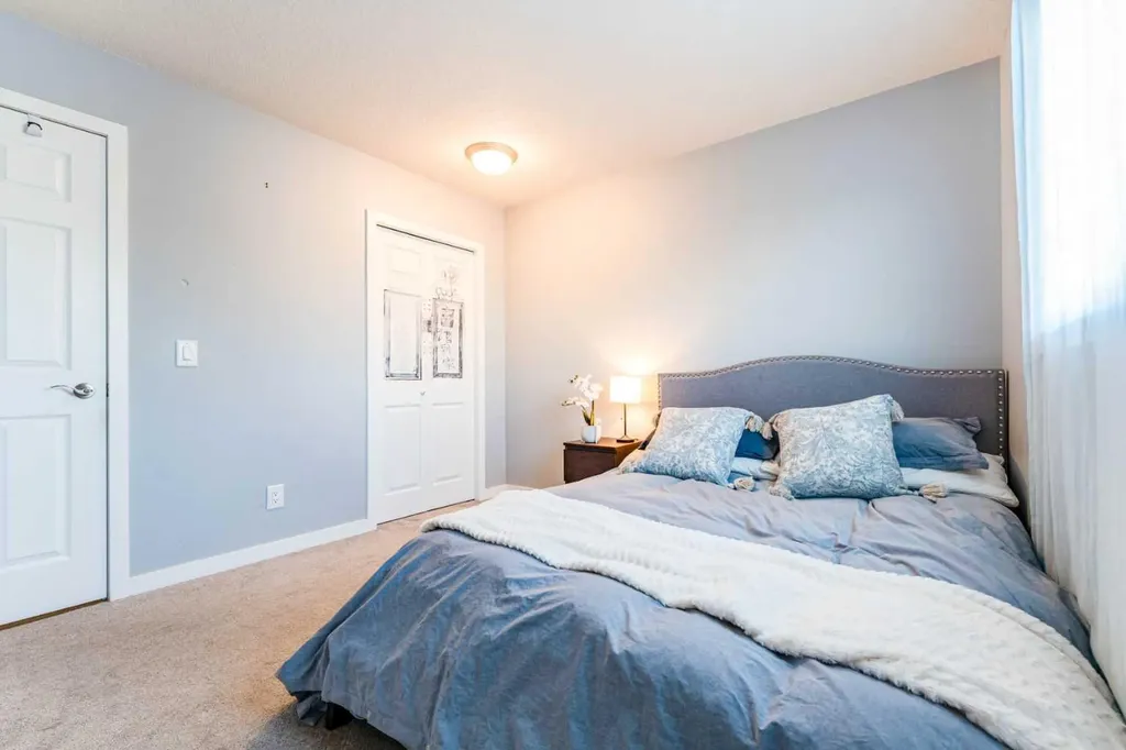 145 Hawkdale Circle NW Calgary AB T3G 2W9
