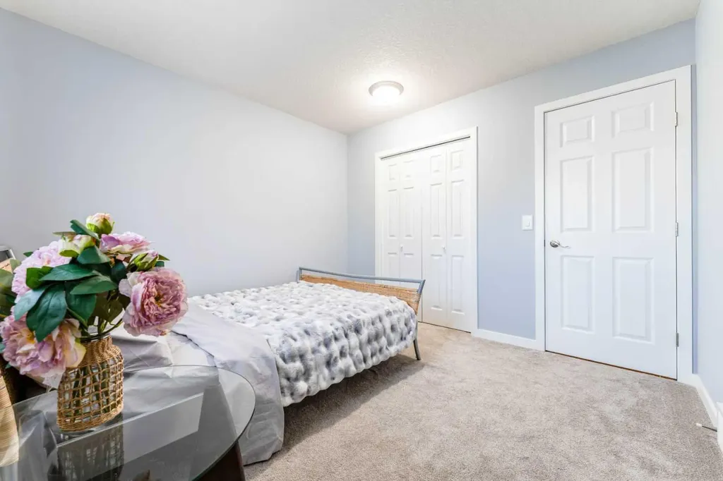 145 Hawkdale Circle NW Calgary AB T3G 2W9