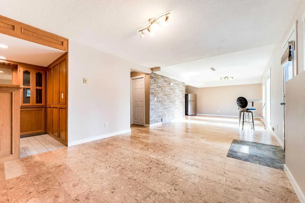 145 Hawkdale Circle NW Calgary AB T3G 2W9