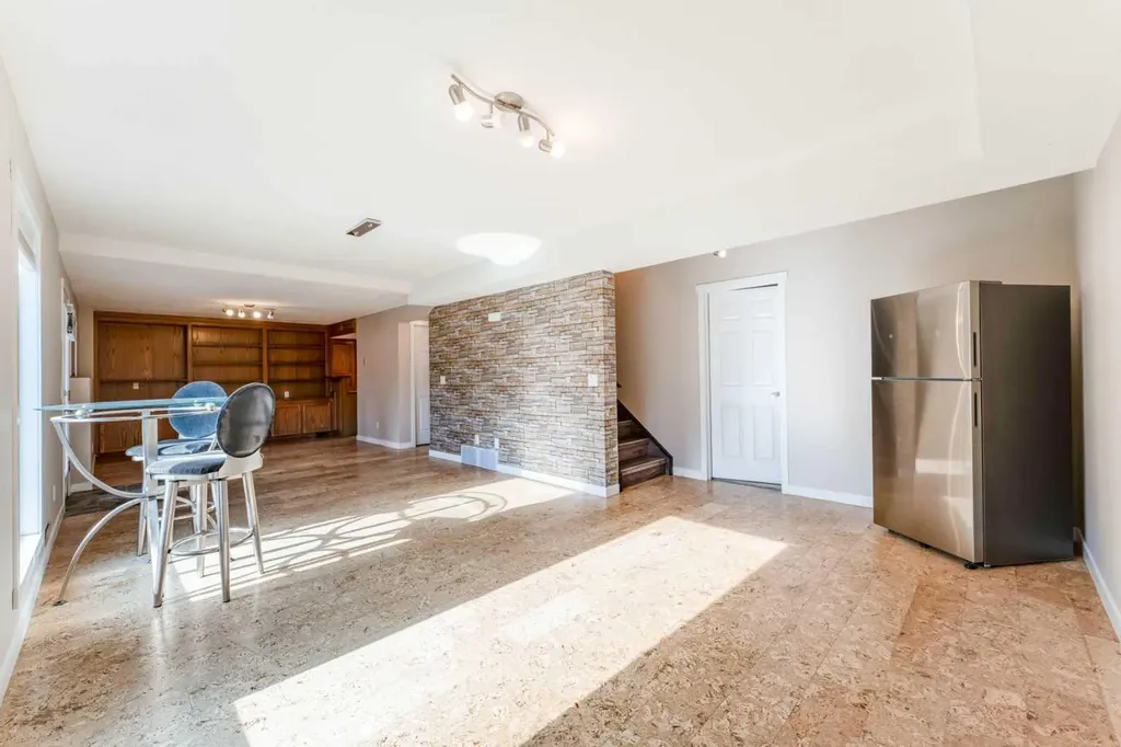 145 Hawkdale Circle NW Calgary AB T3G 2W9