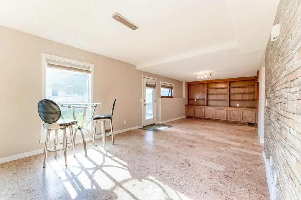 145 Hawkdale Circle NW Calgary AB T3G 2W9