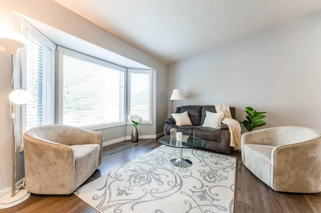 145 Hawkdale Circle NW Calgary AB T3G 2W9