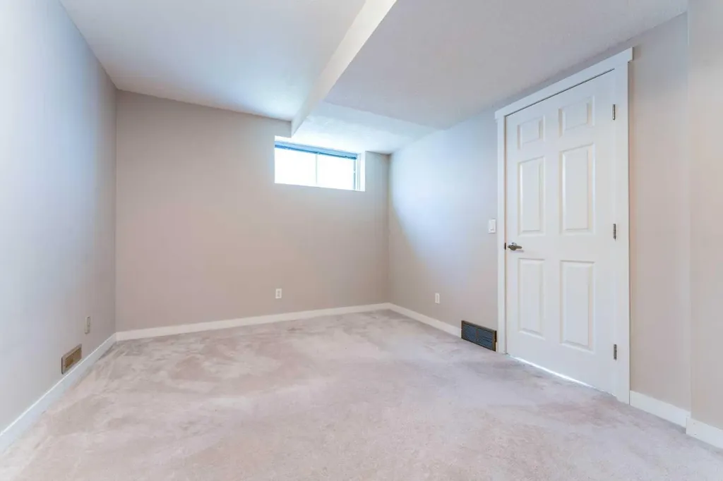 145 Hawkdale Circle NW Calgary AB T3G 2W9