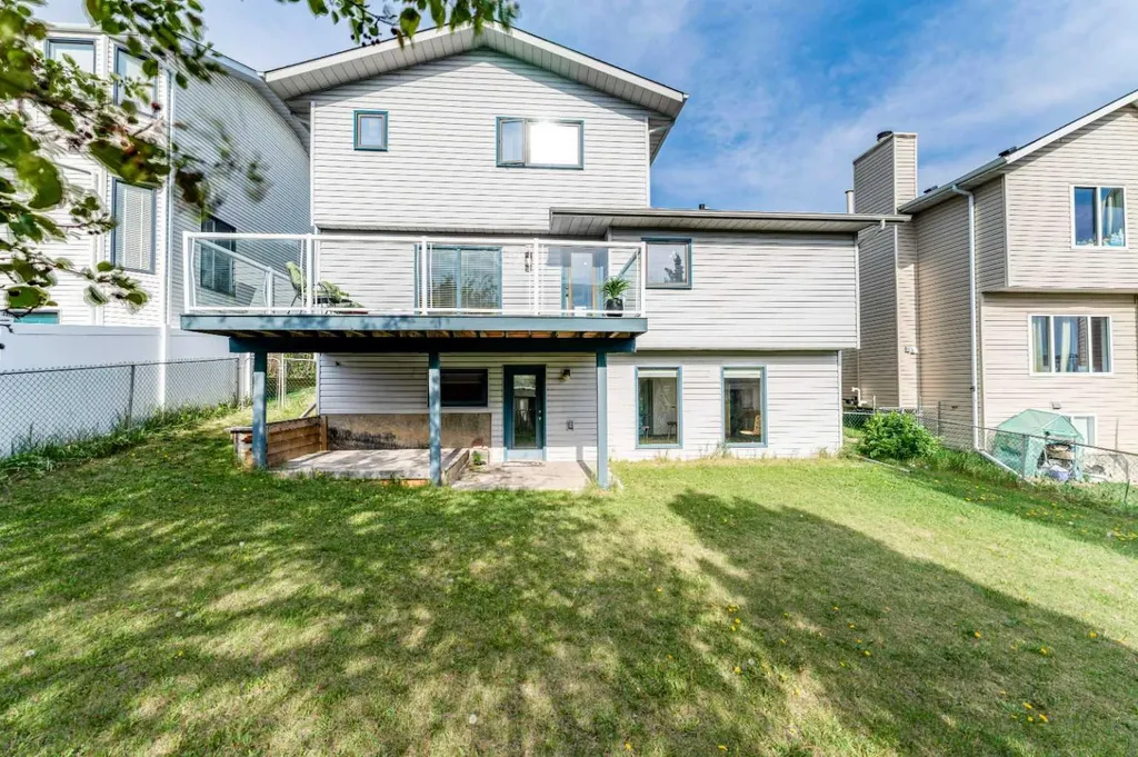 145 Hawkdale Circle NW Calgary AB T3G 2W9