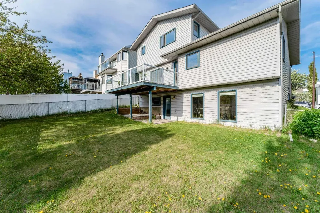 145 Hawkdale Circle NW Calgary AB T3G 2W9