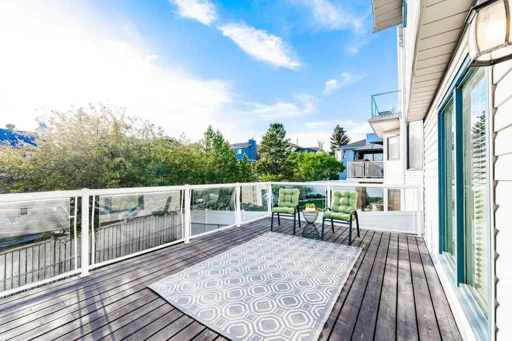 145 Hawkdale Circle NW Calgary AB T3G 2W9
