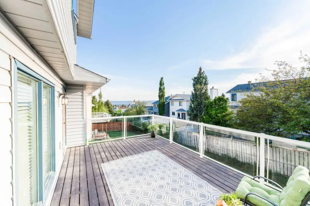 145 Hawkdale Circle NW Calgary AB T3G 2W9