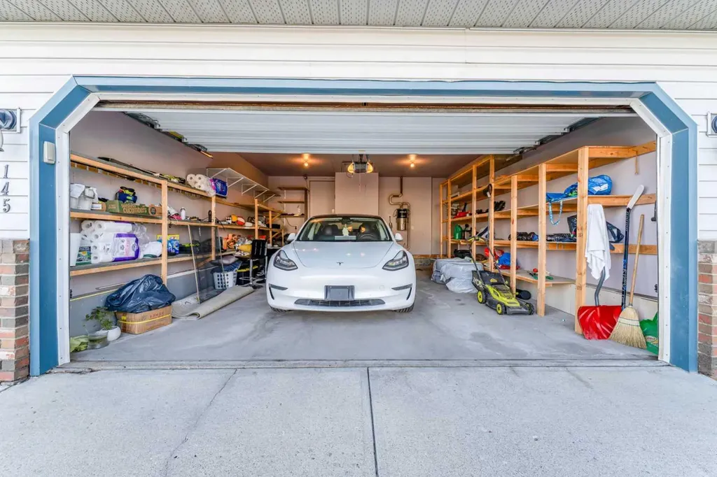 145 Hawkdale Circle NW Calgary AB T3G 2W9