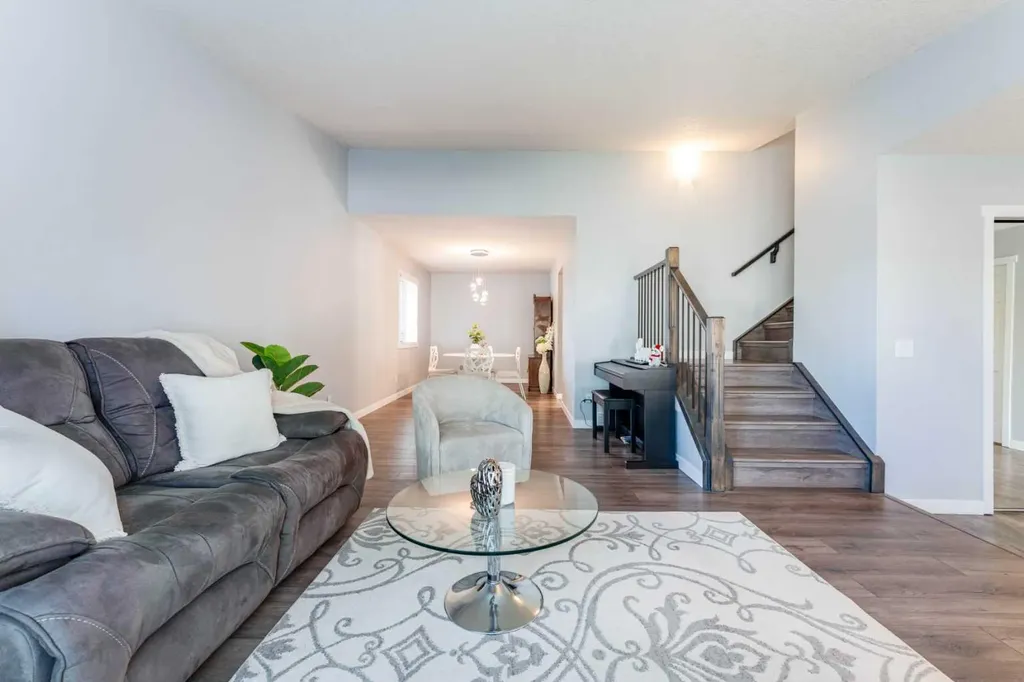 145 Hawkdale Circle NW Calgary AB T3G 2W9
