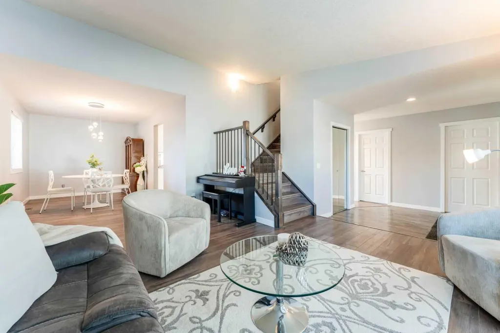 145 Hawkdale Circle NW Calgary AB T3G 2W9