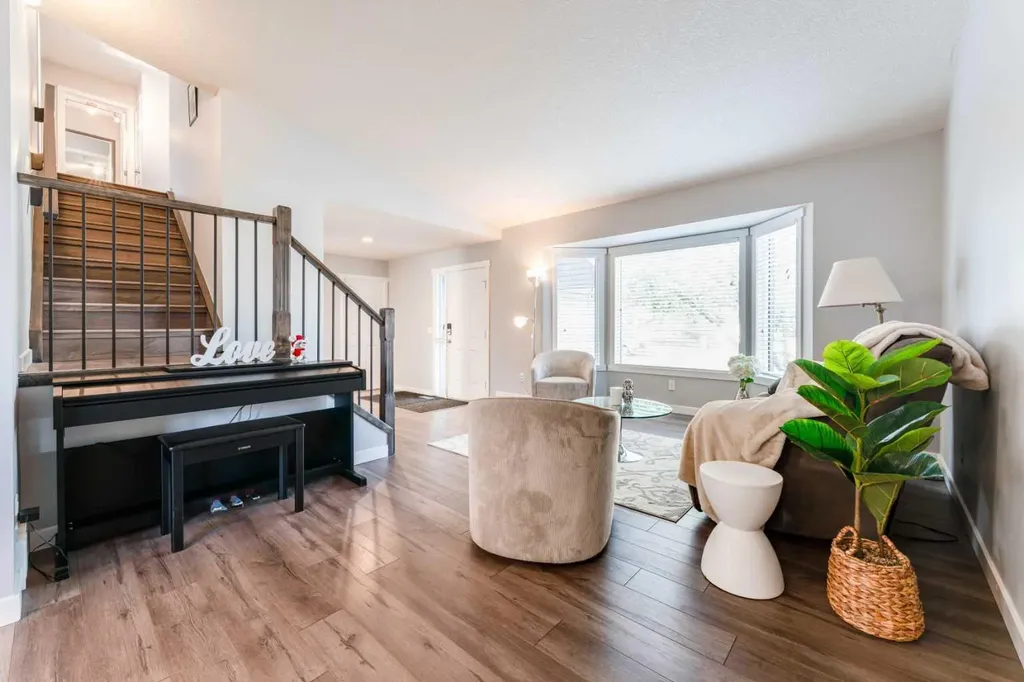 145 Hawkdale Circle NW Calgary AB T3G 2W9