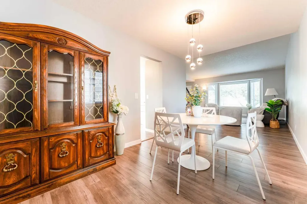 145 Hawkdale Circle NW Calgary AB T3G 2W9