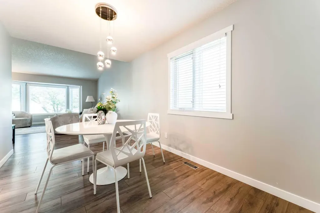 145 Hawkdale Circle NW Calgary AB T3G 2W9