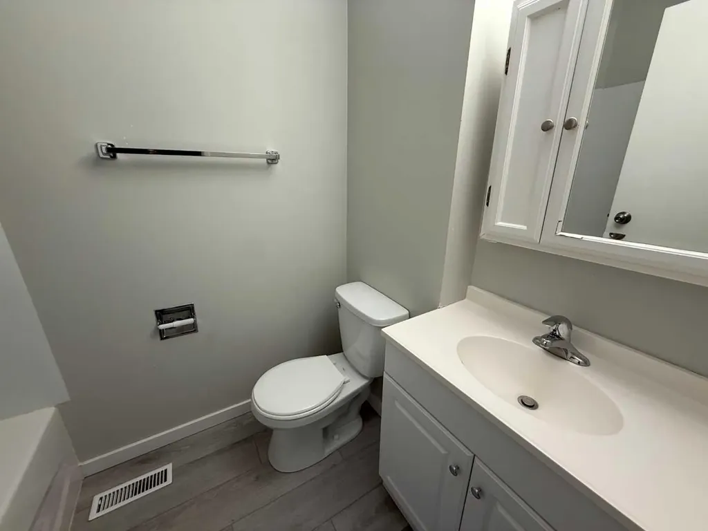150 Sutherland Avenue Hinton AB T7V1L8