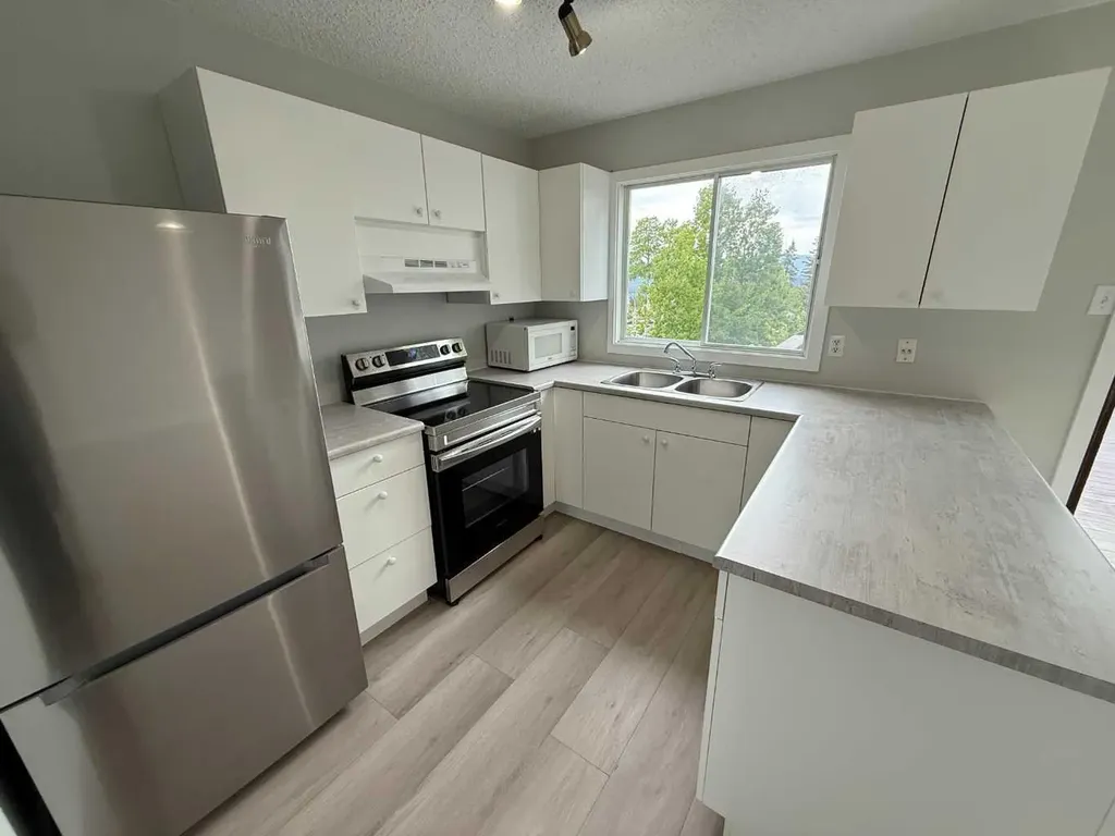 150 Sutherland Avenue Hinton AB T7V1L8