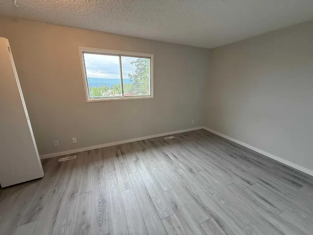 150 Sutherland Avenue Hinton AB T7V1L8