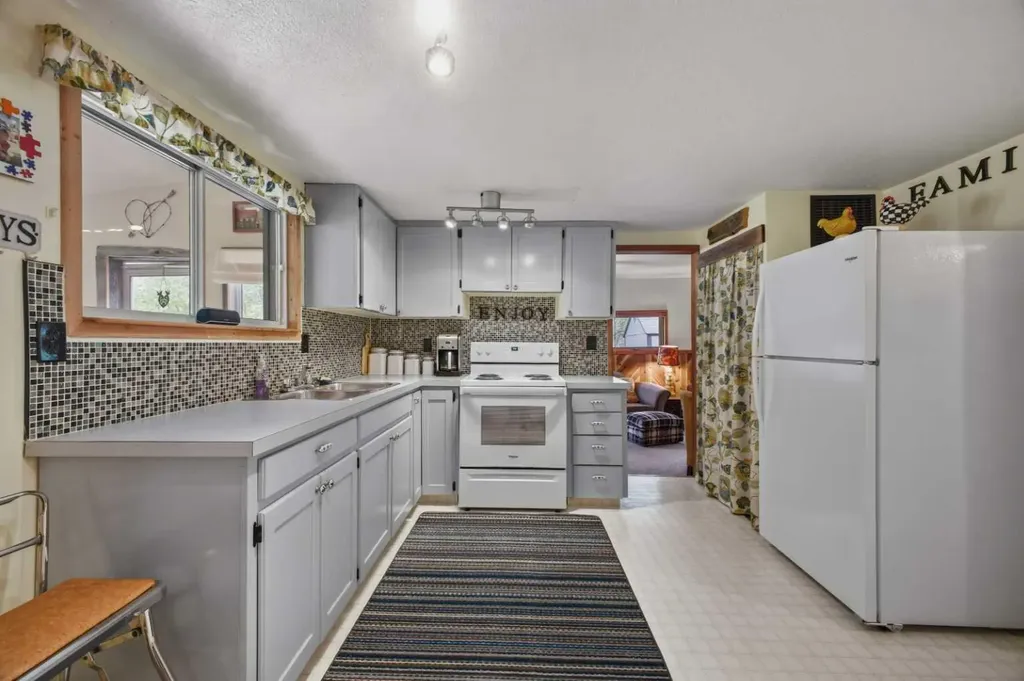 41513 Highway 771 Rural Lacombe County AB T0C 0J0