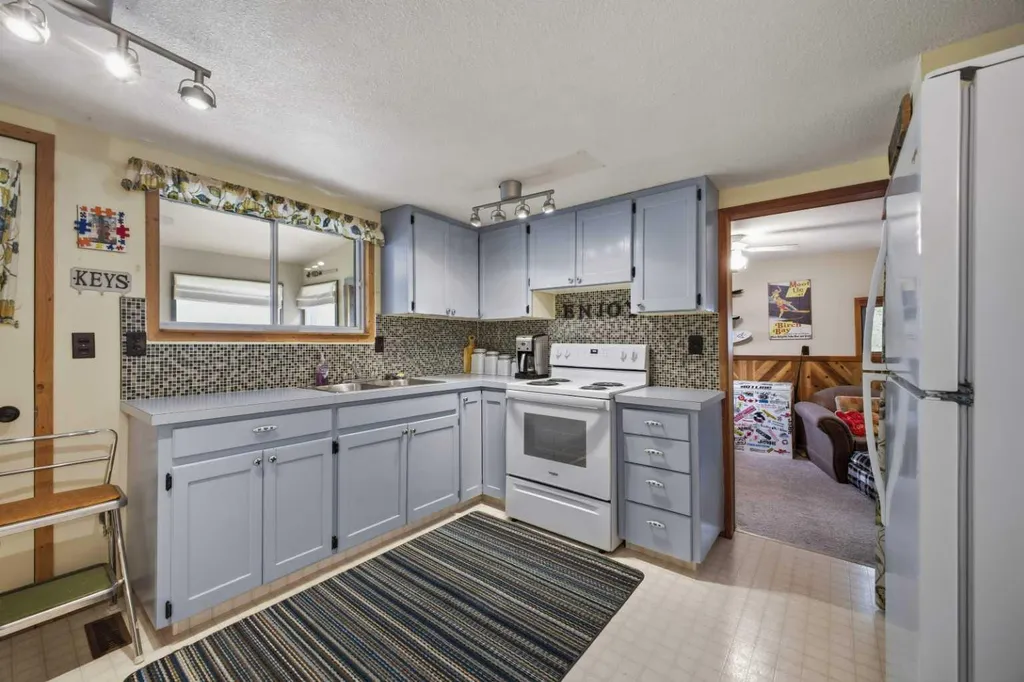 41513 Highway 771 Rural Lacombe County AB T0C 0J0
