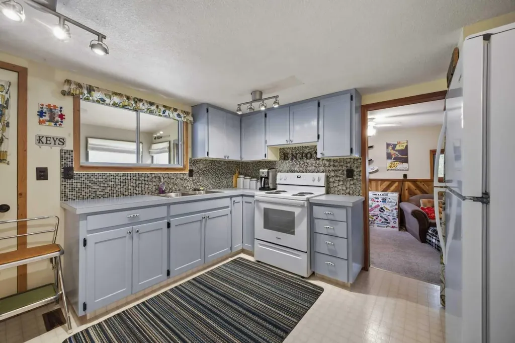 41513 Highway 771 Rural Lacombe County AB T0C 0J0