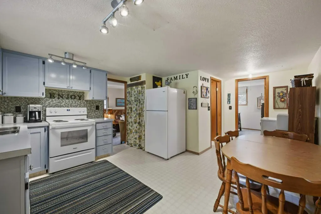 41513 Highway 771 Rural Lacombe County AB T0C 0J0