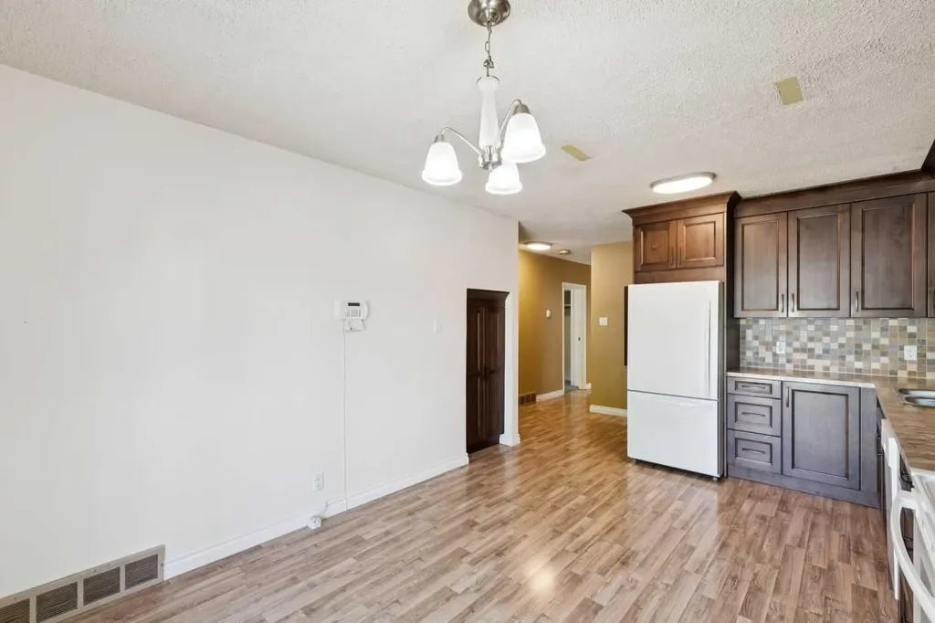 918 38 Street SE Calgary AB T2A 1G2