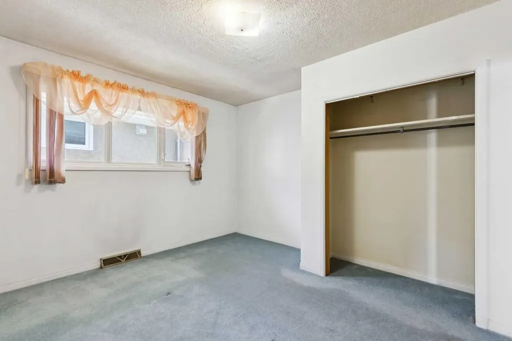918 38 Street SE Calgary AB T2A 1G2