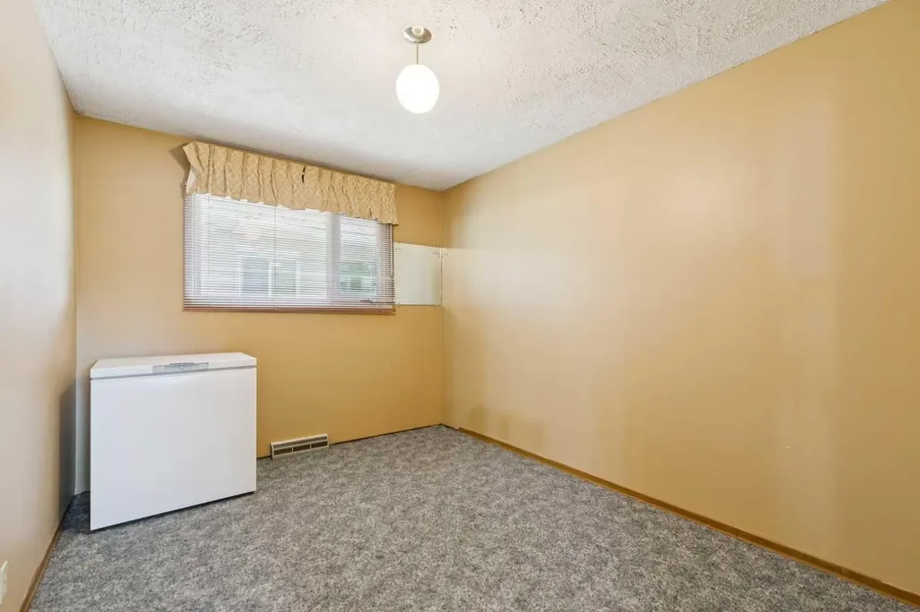 918 38 Street SE Calgary AB T2A 1G2