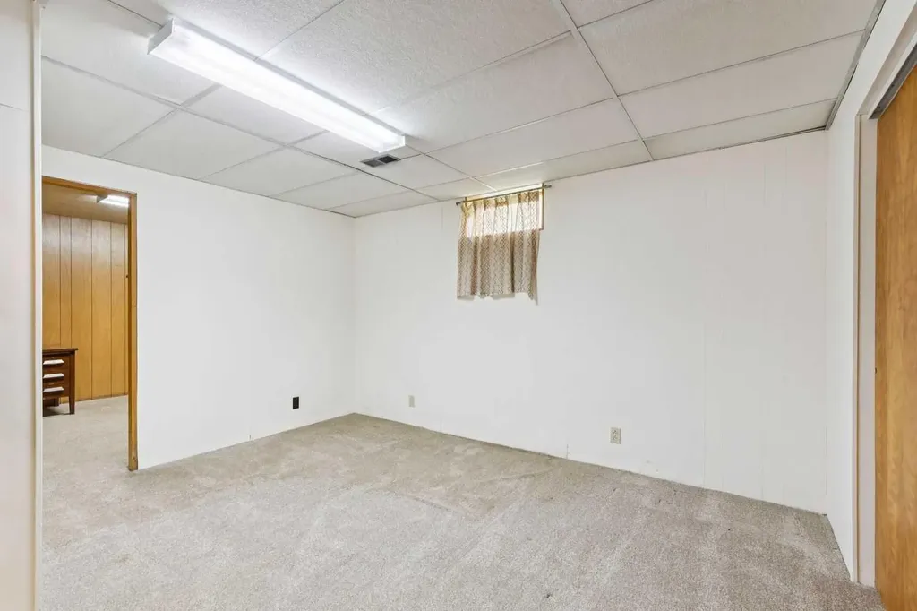 918 38 Street SE Calgary AB T2A 1G2