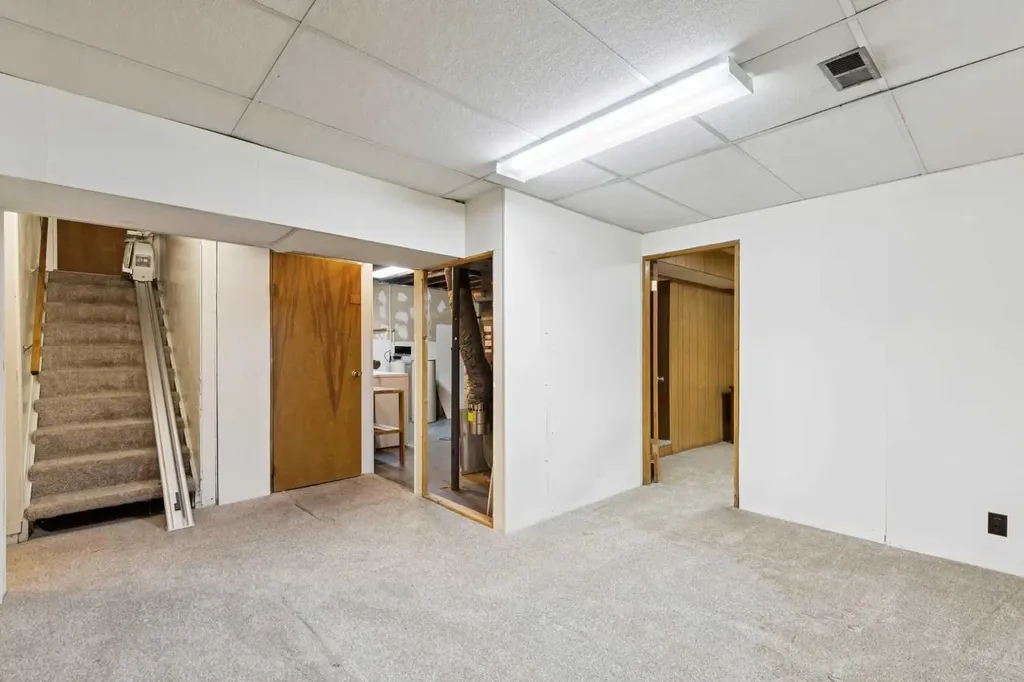 918 38 Street SE Calgary AB T2A 1G2