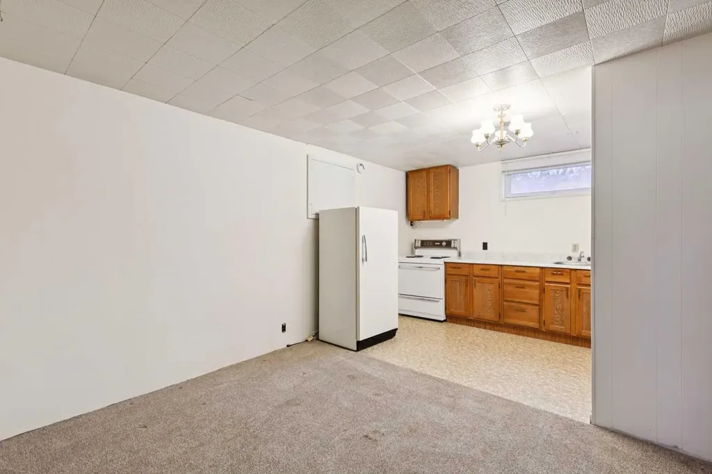 918 38 Street SE Calgary AB T2A 1G2