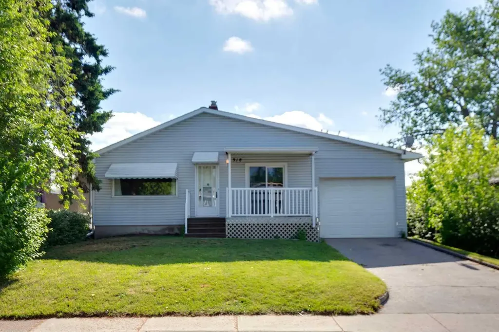 918 38 Street SE Calgary AB T2A 1G2