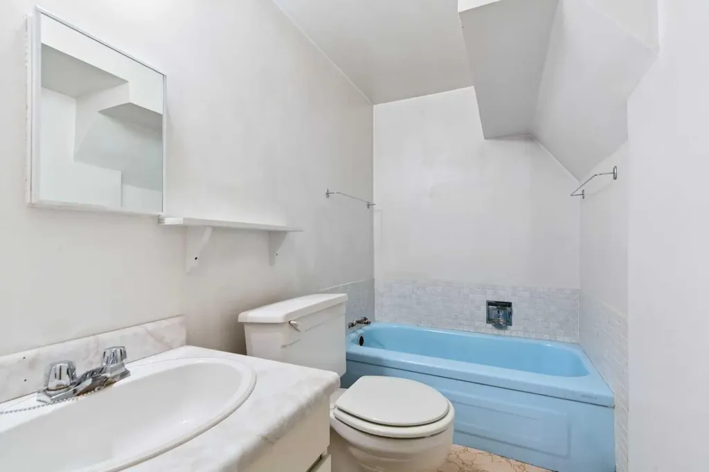 918 38 Street SE Calgary AB T2A 1G2