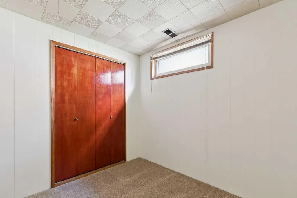 918 38 Street SE Calgary AB T2A 1G2