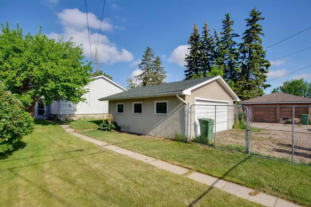 918 38 Street SE Calgary AB T2A 1G2