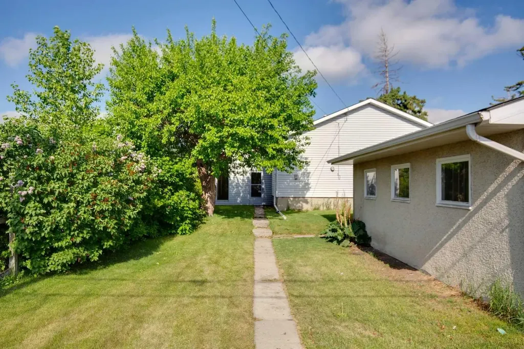 918 38 Street SE Calgary AB T2A 1G2