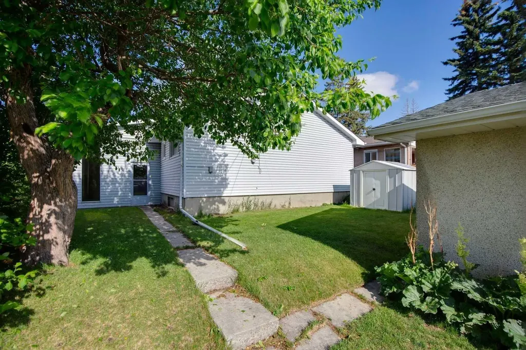 918 38 Street SE Calgary AB T2A 1G2