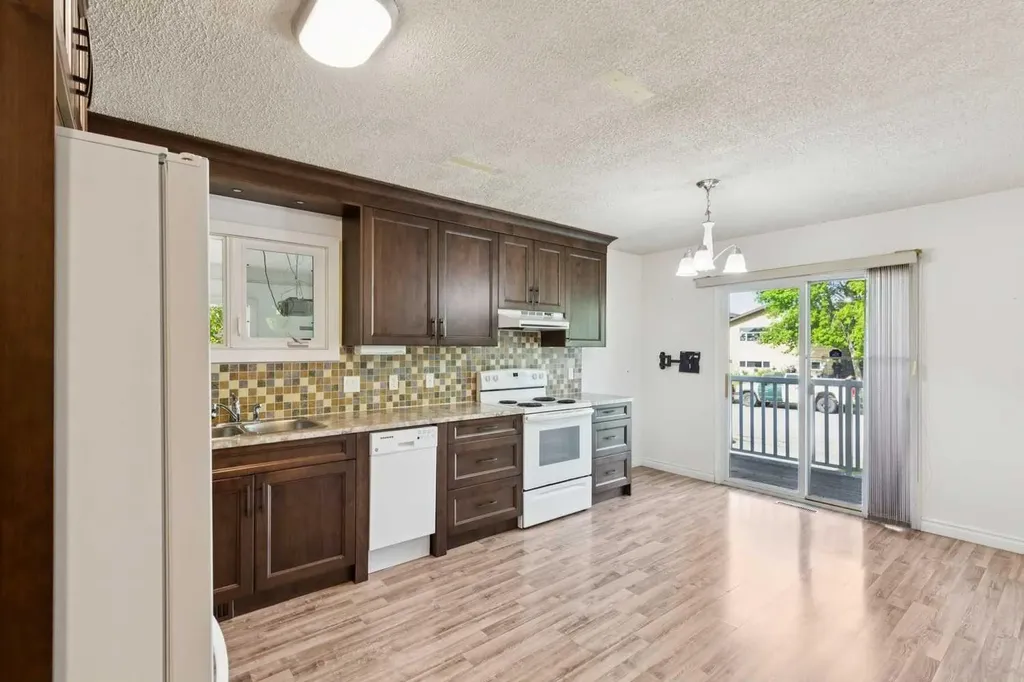 918 38 Street SE Calgary AB T2A 1G2