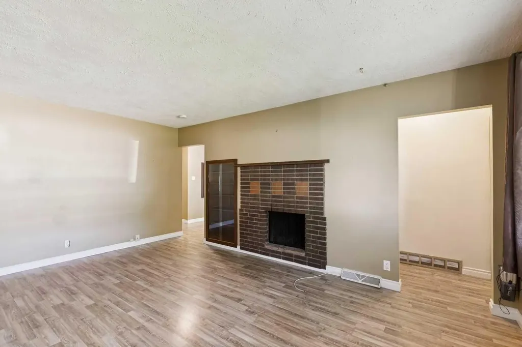 918 38 Street SE Calgary AB T2A 1G2