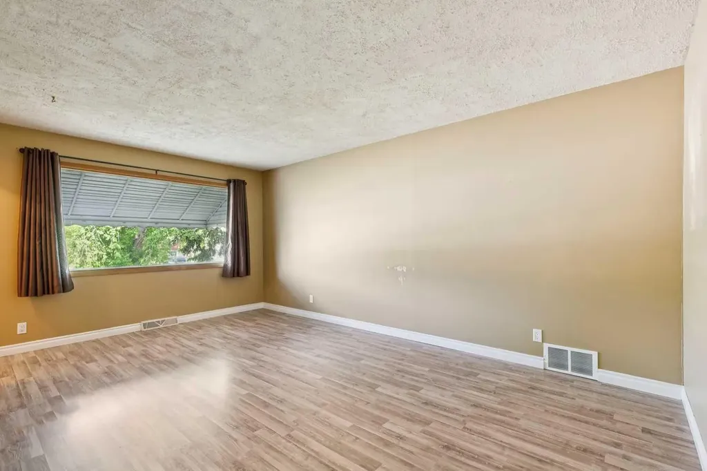 918 38 Street SE Calgary AB T2A 1G2